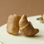 Crossant_Earrings_by_Hummingbird_Miniatures