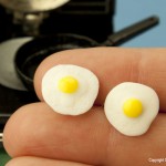 Fried_Egg_Earrings_by_Hummingbird_Miniatures