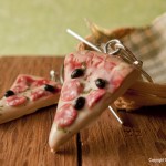 Pizza_Earrings_by_Hummingbird_Miniatures