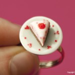 Raspberry_Cake_Ring_by_Hummingbird_Miniatures