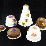 Miniature Flower-Decorated Cakes Miniature Flower-Decorated Cakes